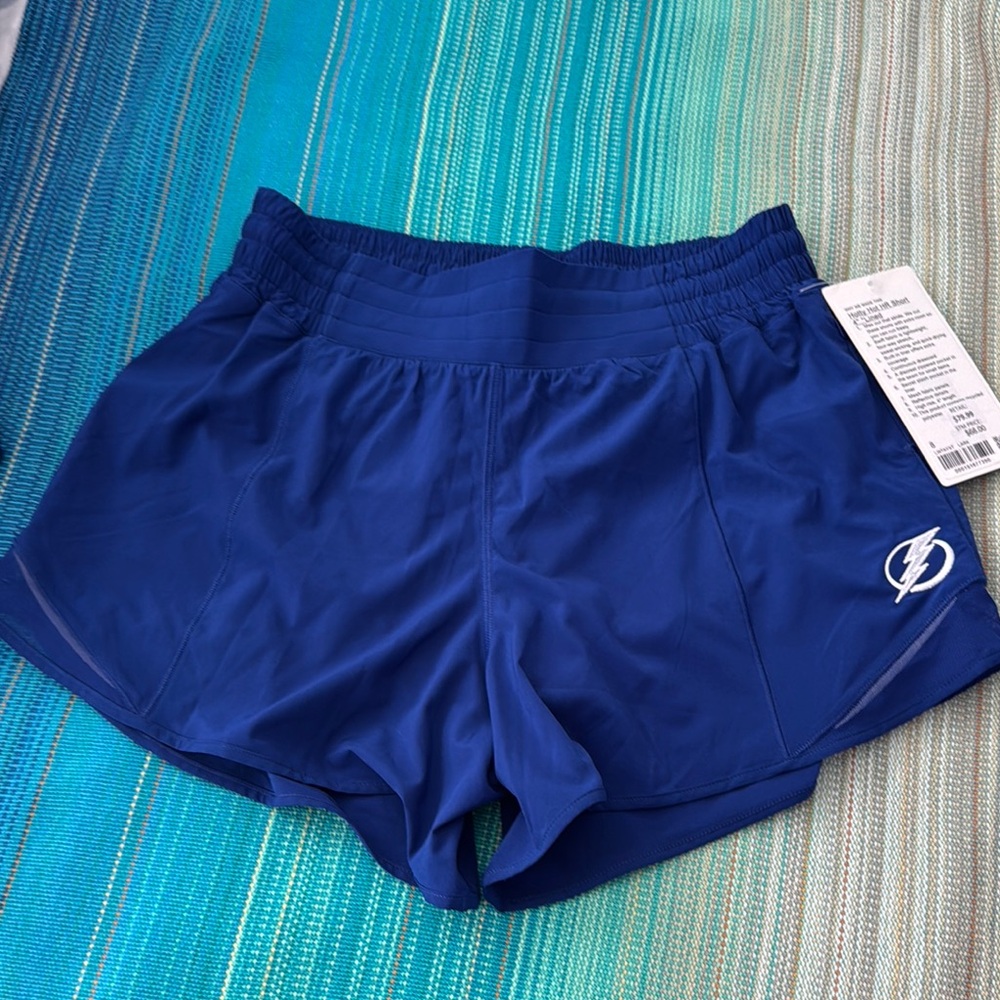 Lululemon Tampa Bay Lightning Hotty Hot HR Short 4” lined